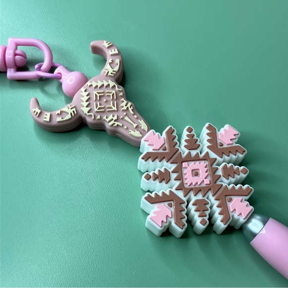 Western Winter Bull Skull & Snowflake Pink Handmade Beaded Keychain Pen - Picture 3 of 7